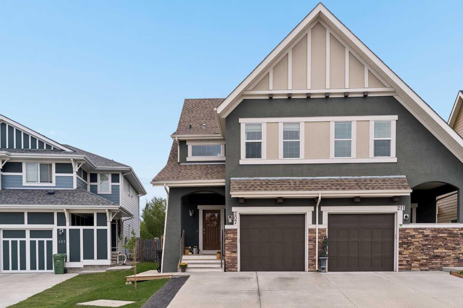 Property Photo:  207 Mahogany Grove SE  AB T3M 1W8 