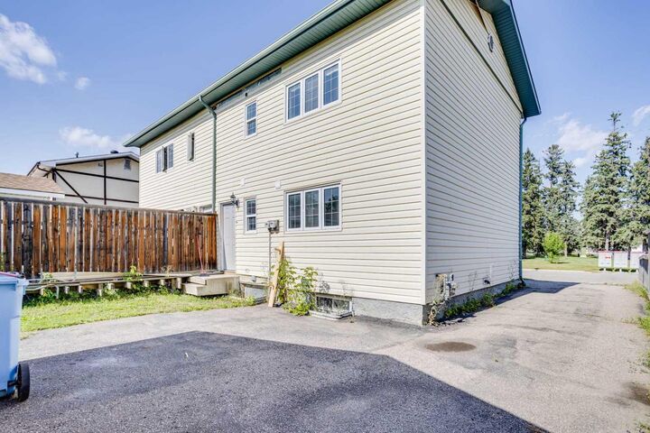 Property Photo:  33 Poplar Crescent  AB T9H 1N8 