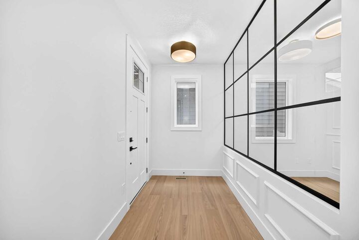 Property Photo:  111 West Grove Gate SW  AB T3H 1Z4 