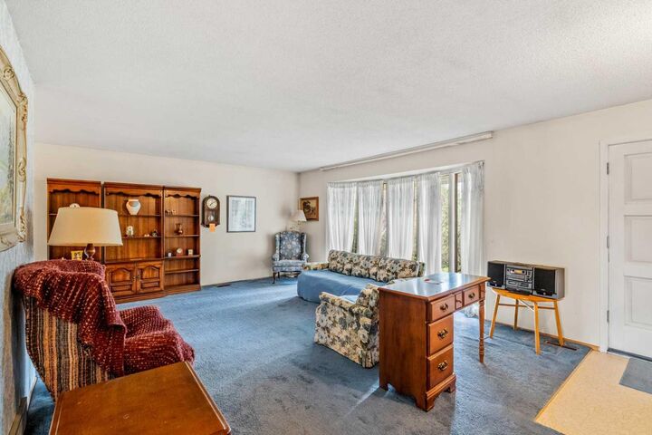 Property Photo:  24 Mapleglade Close SE  AB T2J 2G9 