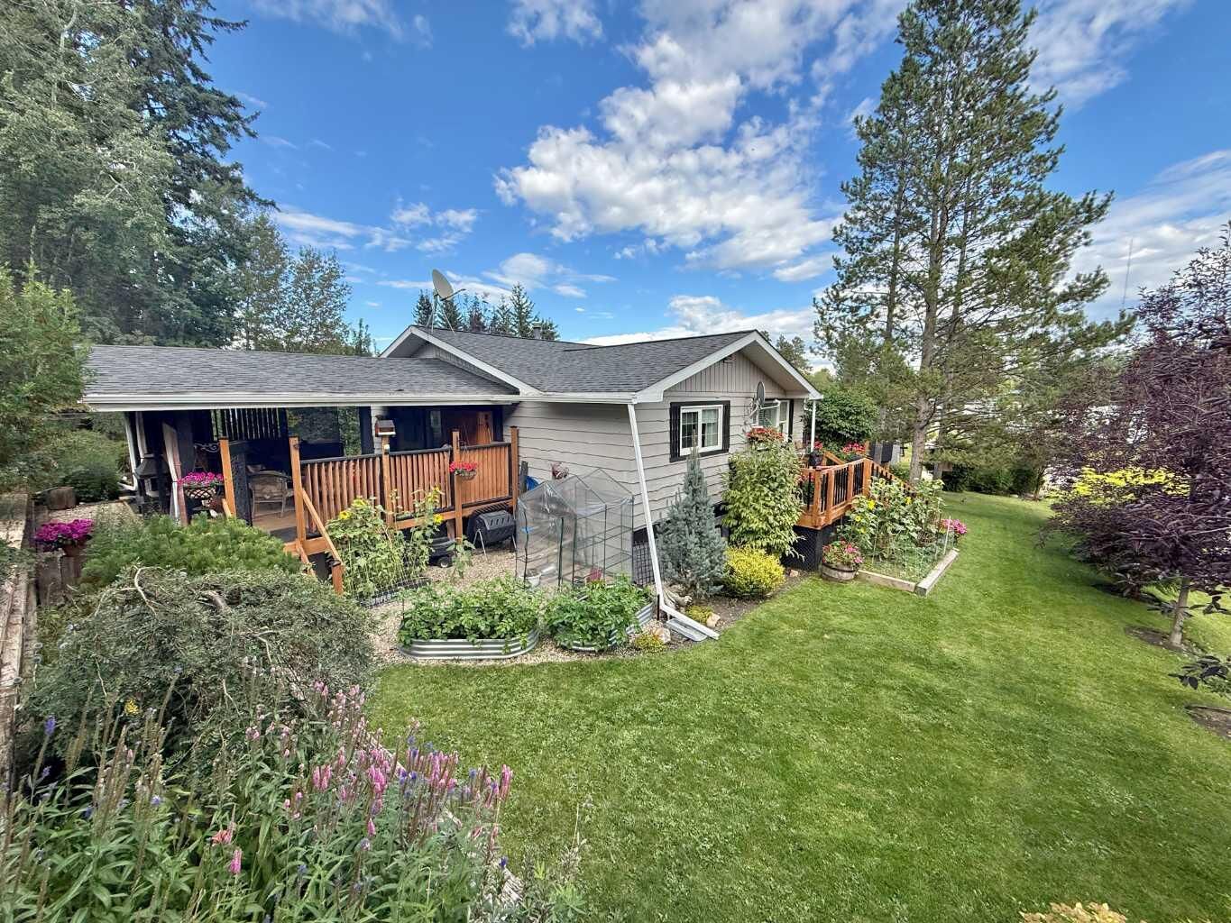 Property Photo:  5002 50 Street  AB T0E 1X0 
