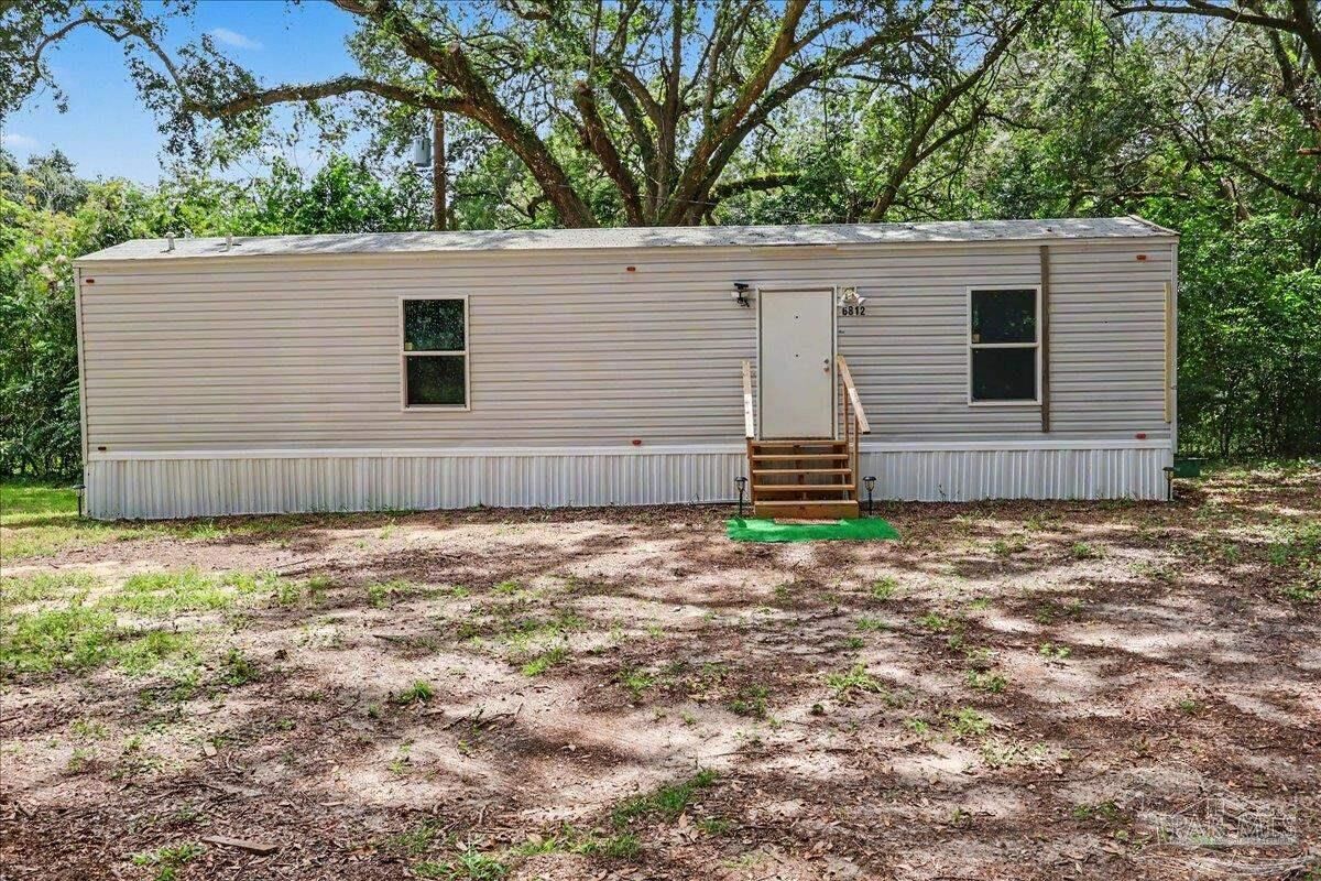 Property Photo: 6812 Rolling Hills Rd FL 32505