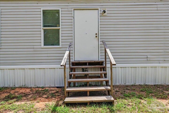 Property Photo: 6804 Rolling Hills Rd FL 32505
