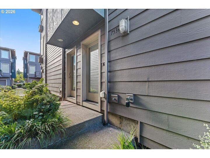 Property Photo:  7534 N Burlington Ave  OR 97203 