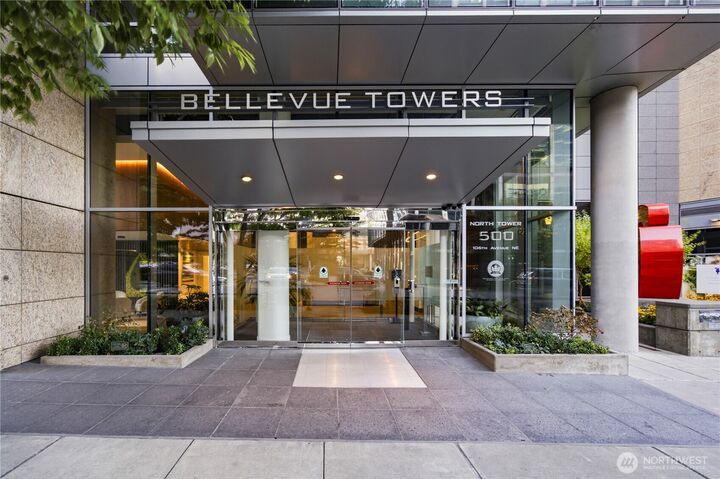 Property Photo:  500  106th Avenue NE 2103  WA 98004 