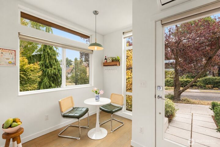Property Photo: 1829 11 Avenue W D WA 98119