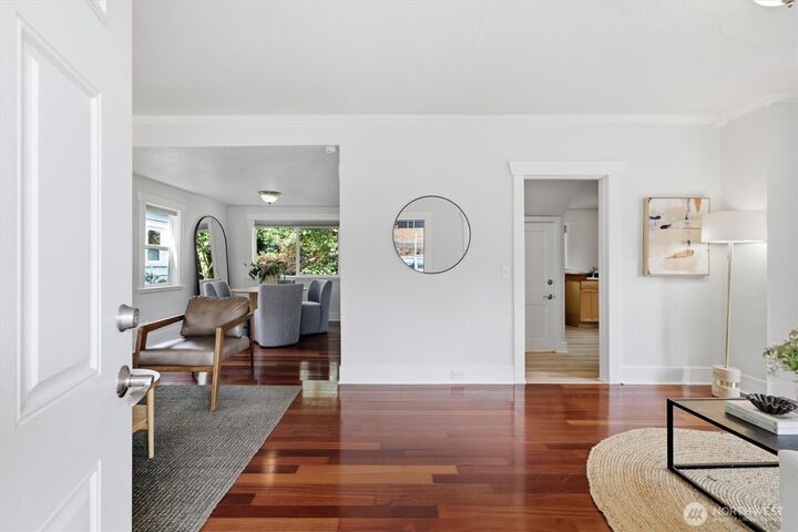 Property Photo: 626 W Emerson Street WA 98119