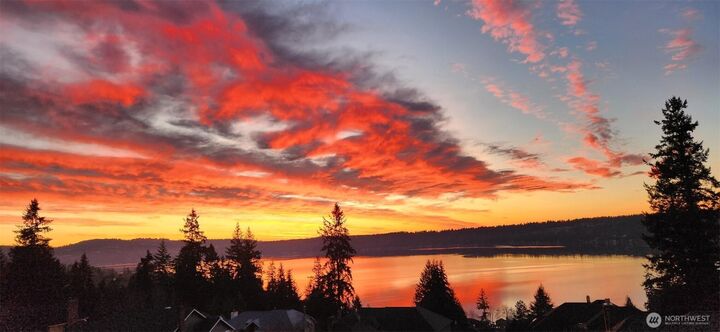 Property Photo:  535  208th Avenue NE  WA 98075 