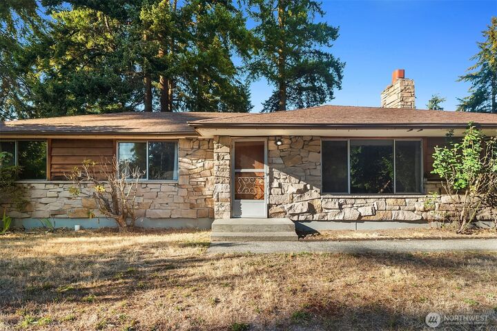 Property Photo:  518 N 198th Street  WA 98133 