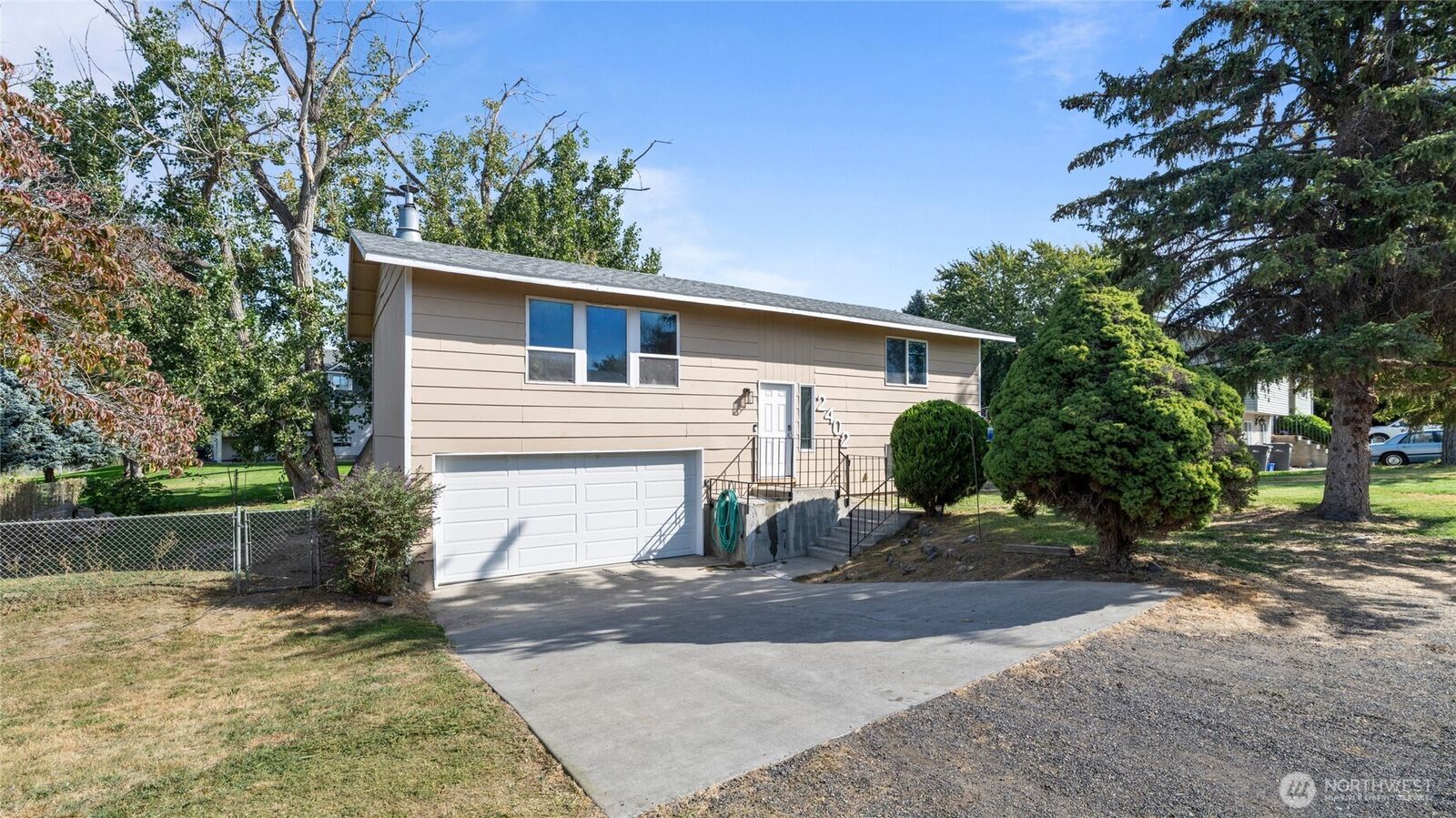 Property Photo: 2402 W 16th Ave WA 99337