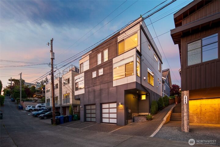 Property Photo:  1919 A  9th Avenue W  WA 98119 
