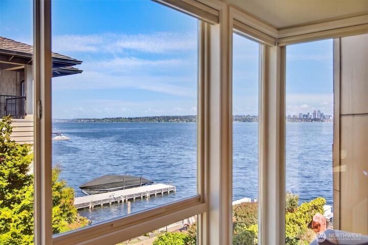 Property Photo: 510 Lakeside Avenue S 6 WA 98144