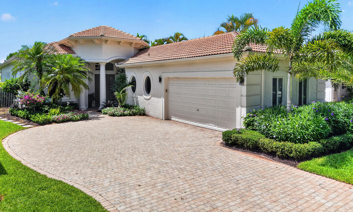 Property Photo: 7743 Villa D Este Way FL 33446