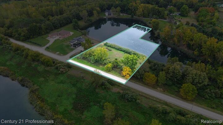 Property Photo: 2202 Inwood Road MI 48095