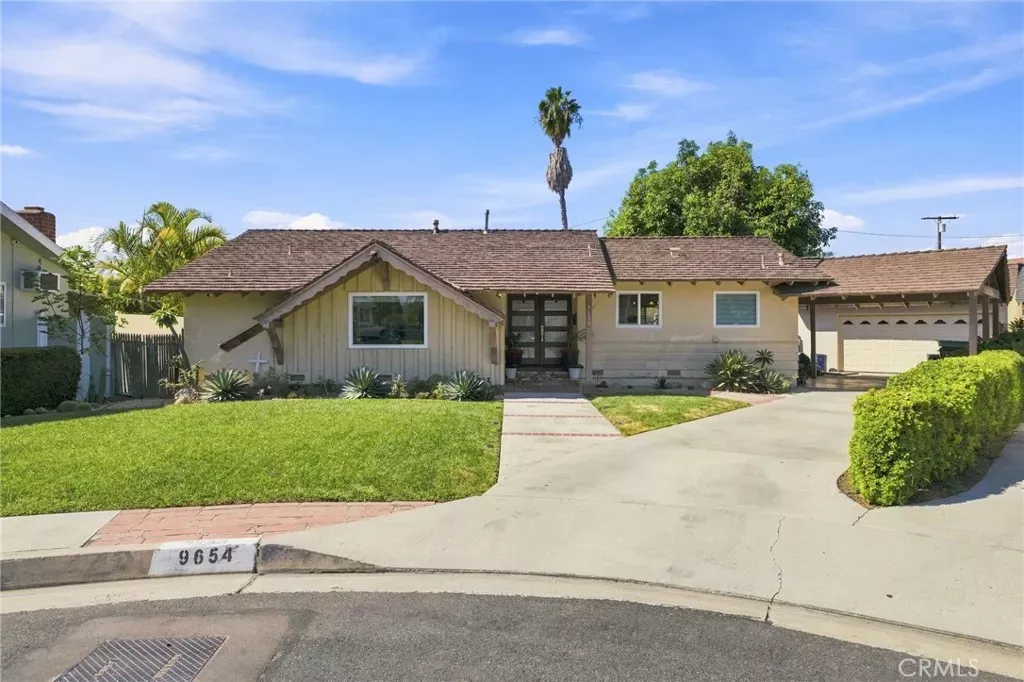 Property Photo:  9654 La Reina  CA 90240 