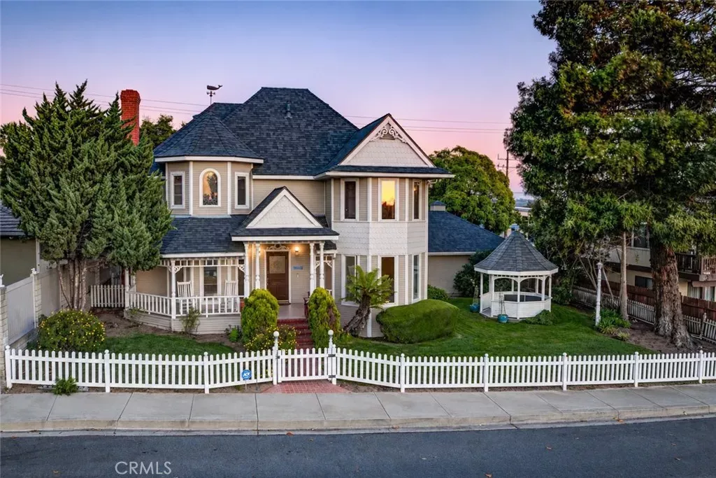 Property Photo:  830 Charles Street  CA 93433 