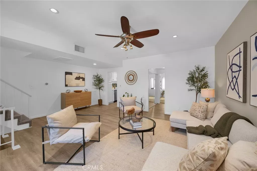 Property Photo:  6540 Hayvenhurst Avenue 35  CA 91406 