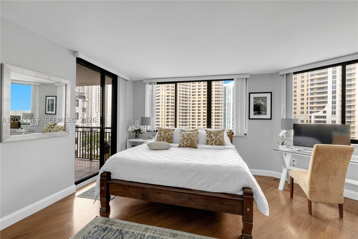 Property Photo:  540 Brickell Key Dr 1514  FL 33131 