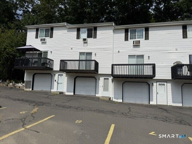 Property Photo:  85 Aetna Street 10  CT 06770 