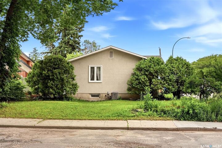 Property Photo:  3325 29th Avenue  SK S4S 2P1 