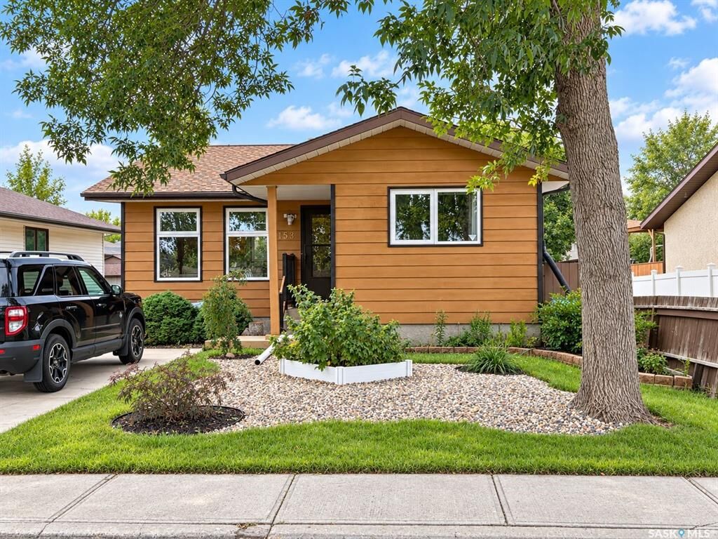 Property Photo:  158 Petersmeyer Street  SK S4R 8J3 