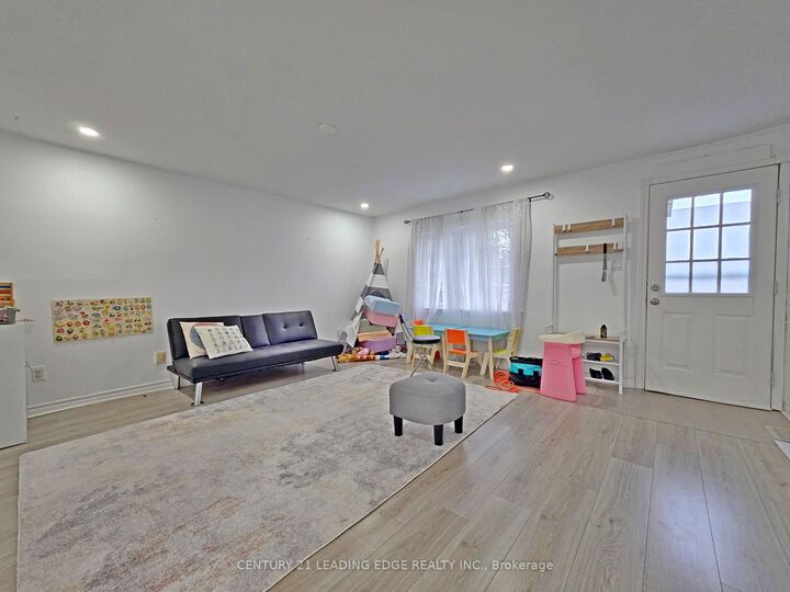 Property Photo:  278 Pasadena Drive  ON L4P 2Y9 