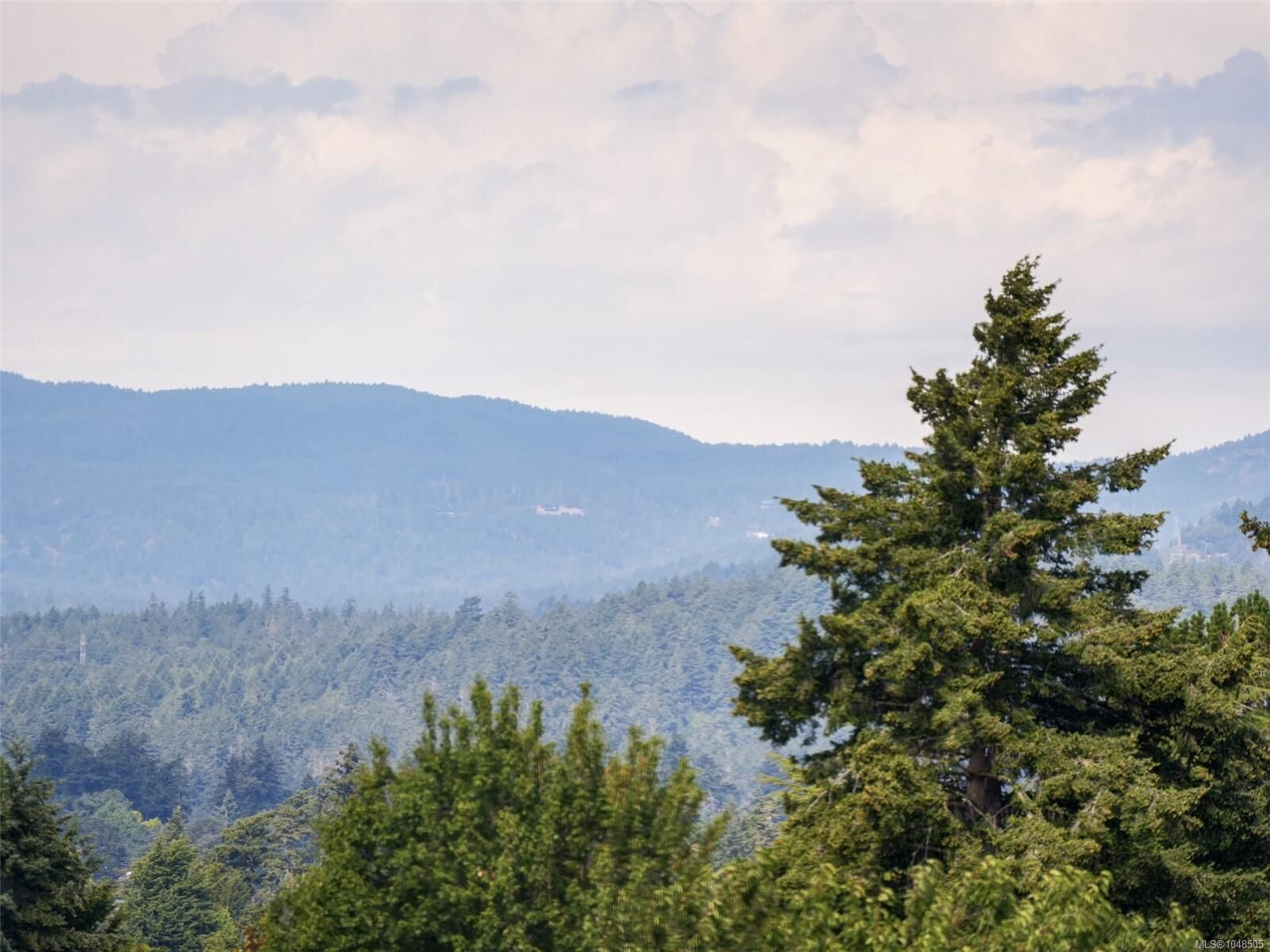 Property Photo:  809 Rogers Way  BC V8X 5L1 