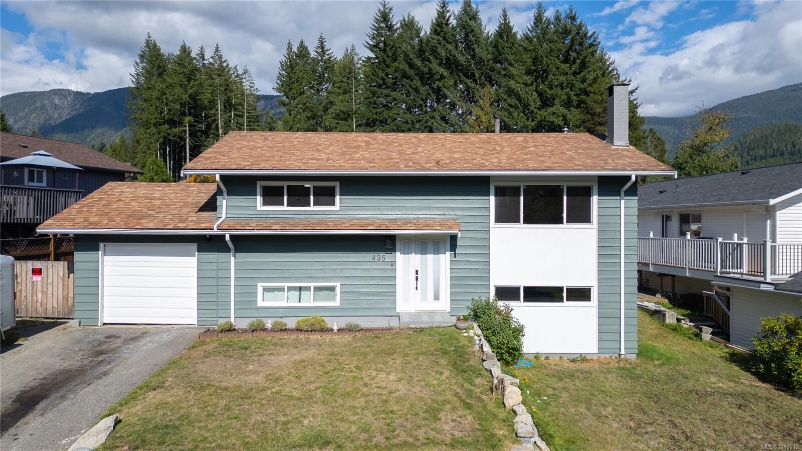 Property Photo:  435 Cedar Cres  BC V0P 1G0 