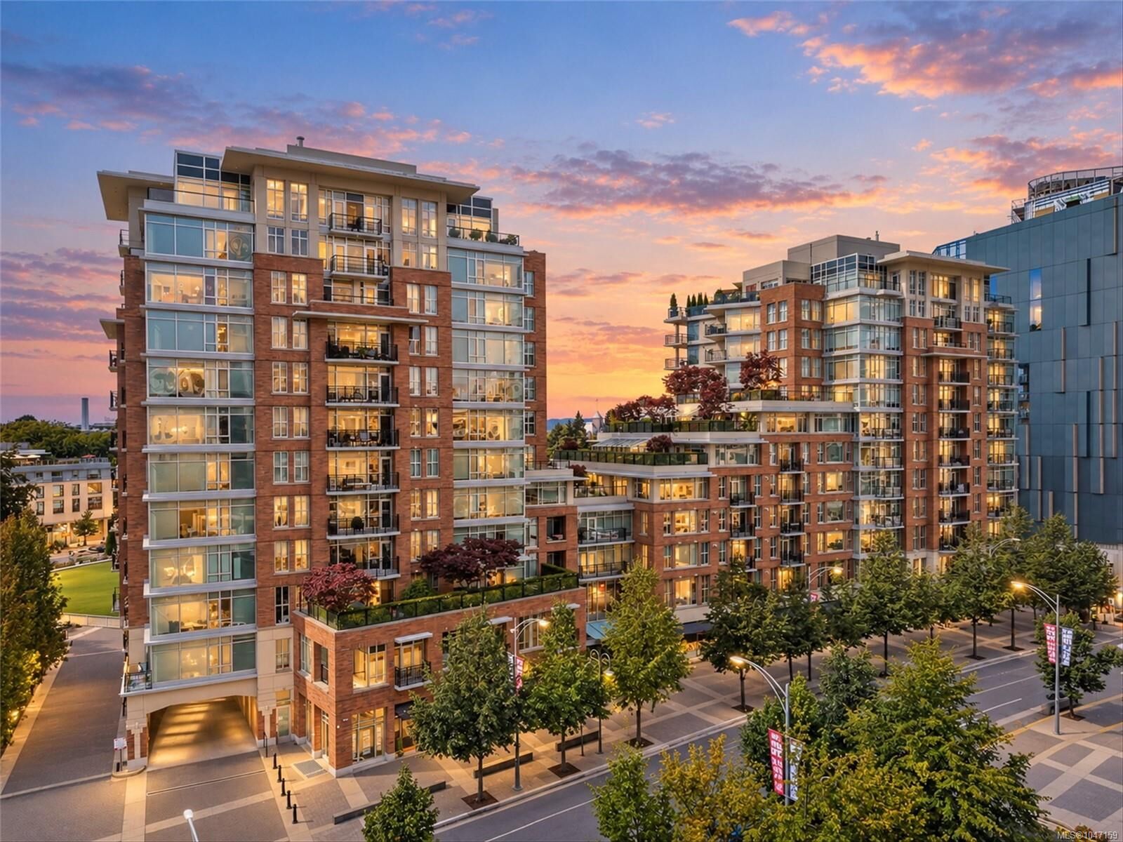 Property Photo: 737 Humboldt St #S305 BC V8W 4A4