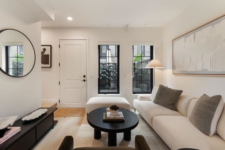 Property Photo:  197 W King Edward Avenue  BC V5Y 4B4 