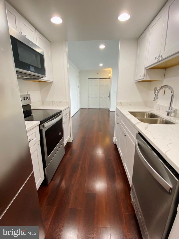 Property Photo:  5911 Edsall Road Ph03  VA 22304 