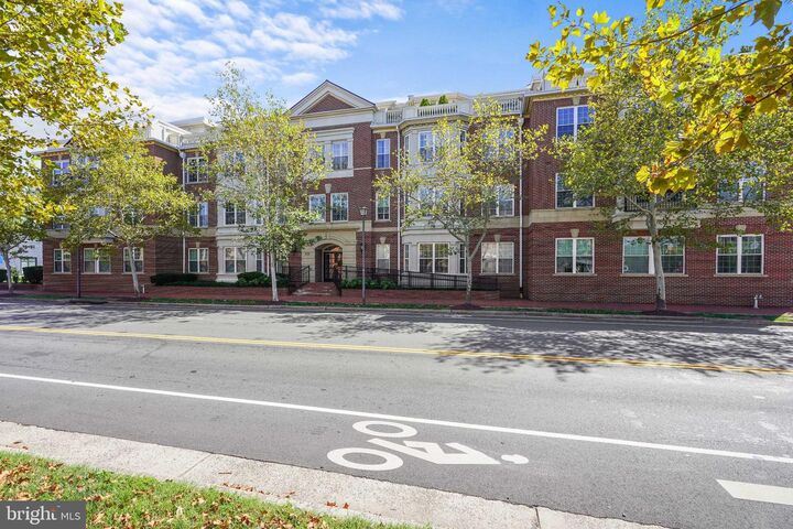 Property Photo:  828 Slaters Lane 204  VA 22314 