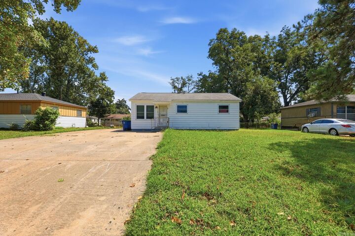 Property Photo: 2108 Whyte Drive AR 72117