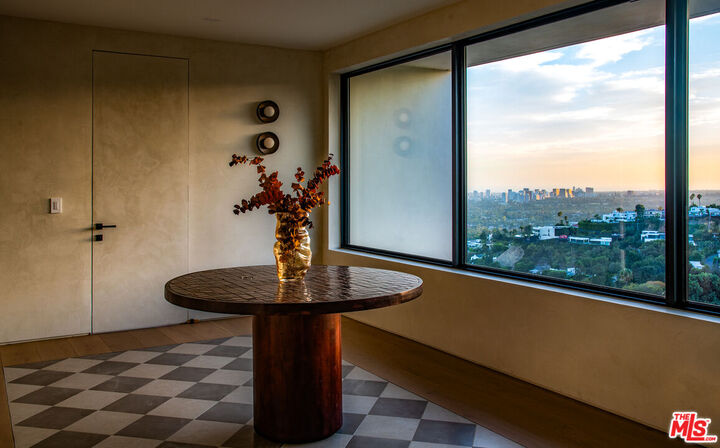 Property Photo:  1511 Skylark Ln  CA 90069 