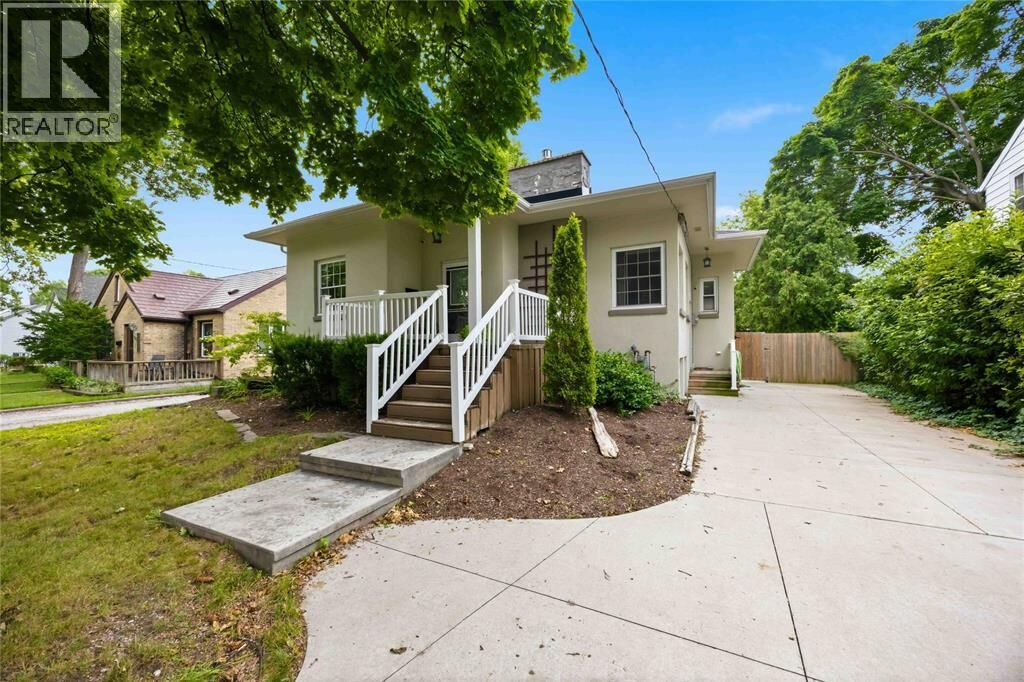 Photo de la propriété: 751 Ross Avenue ON N7T 1K4