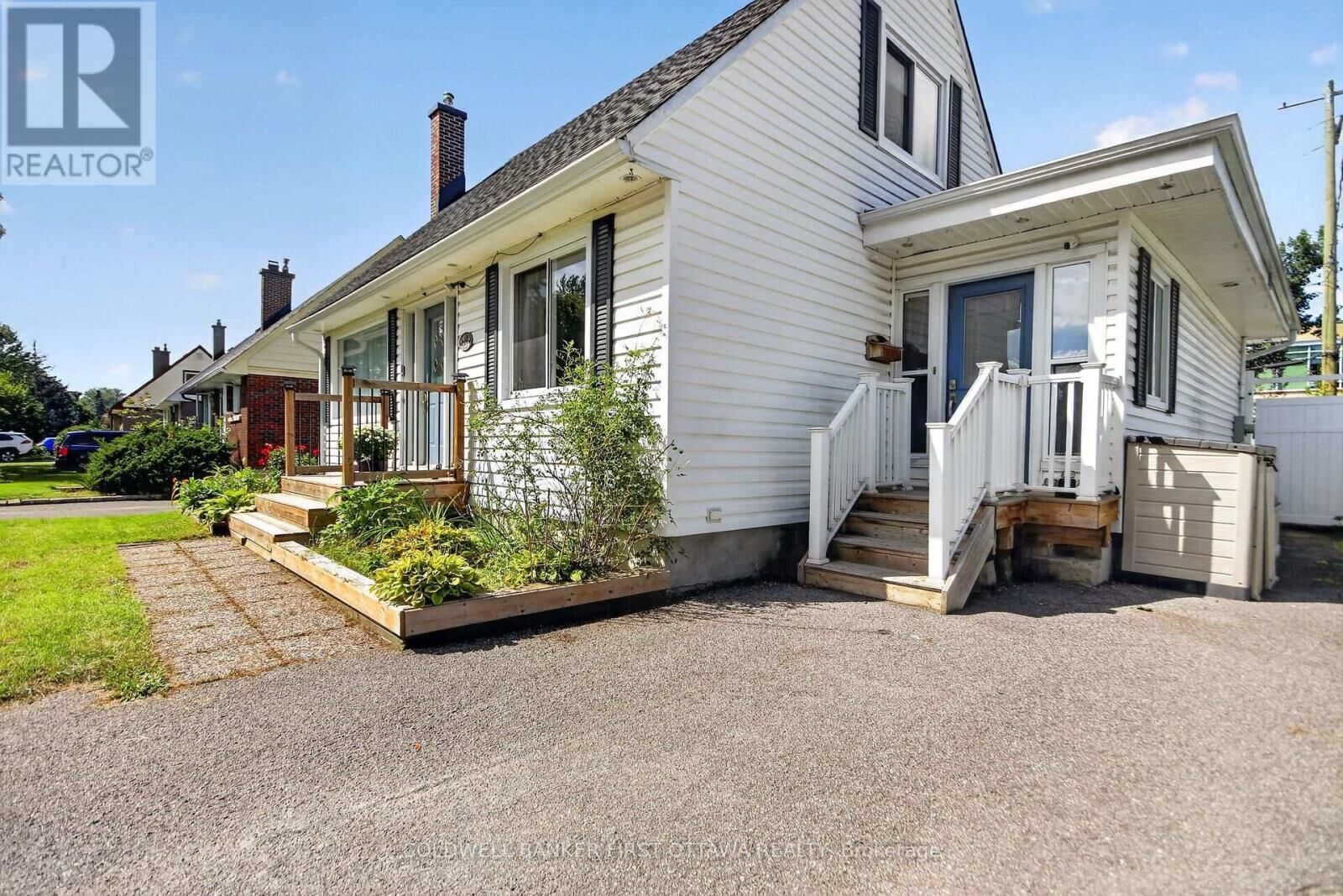 Property Photo: 779 Halstead Street ON K1G 1M5