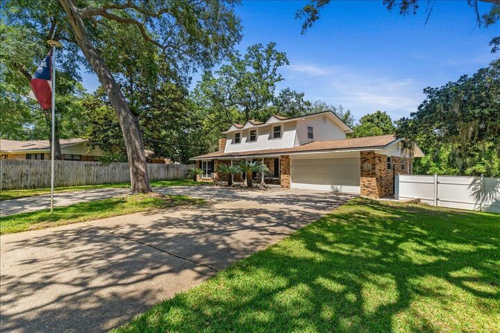 Property Photo: 6 Krivik Court FL 32547
