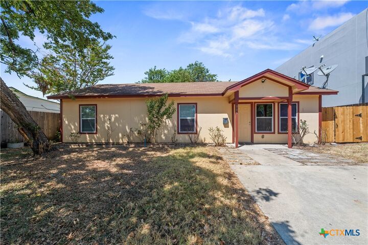 Property Photo: 305 Carter Street TX 76541