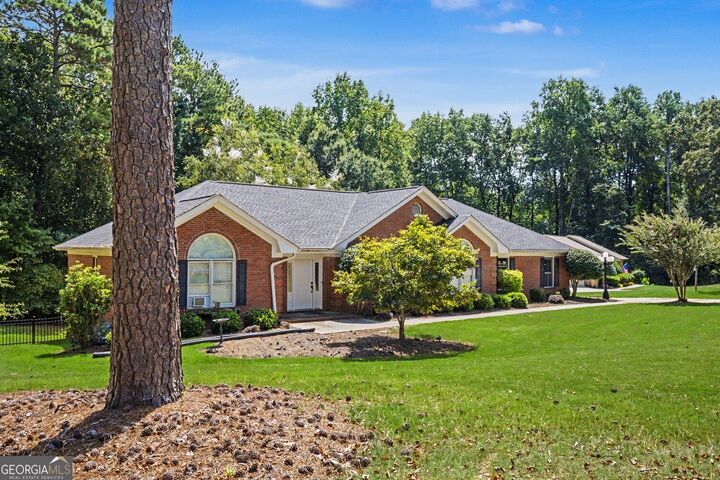 Property Photo: 502 Wedgepark Drive GA 30252