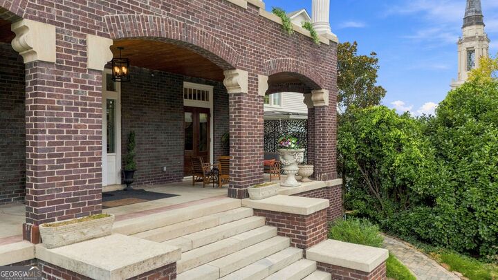 Property Photo:  202 East 4th Avenue 2  GA 30161 
