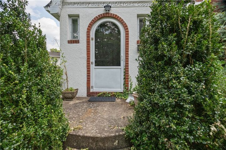 Property Photo: 1110 Oakmont Road WV 25314