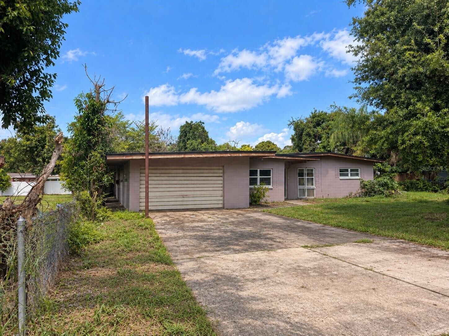 Property Photo: 8506 Dot Lane FL 32809