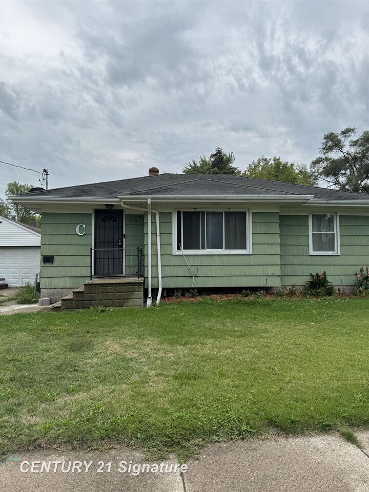 Property Photo:  1551 Gilbert Street  MI 48602 