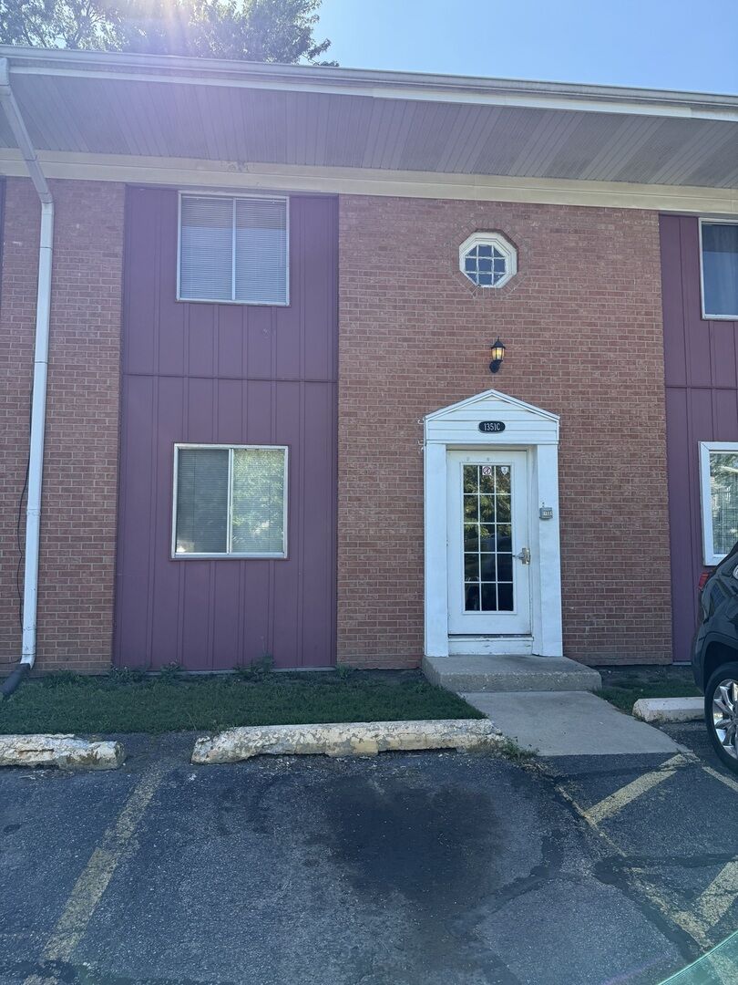 Property Photo: 1351 Monomoy Street C3 IL 60506