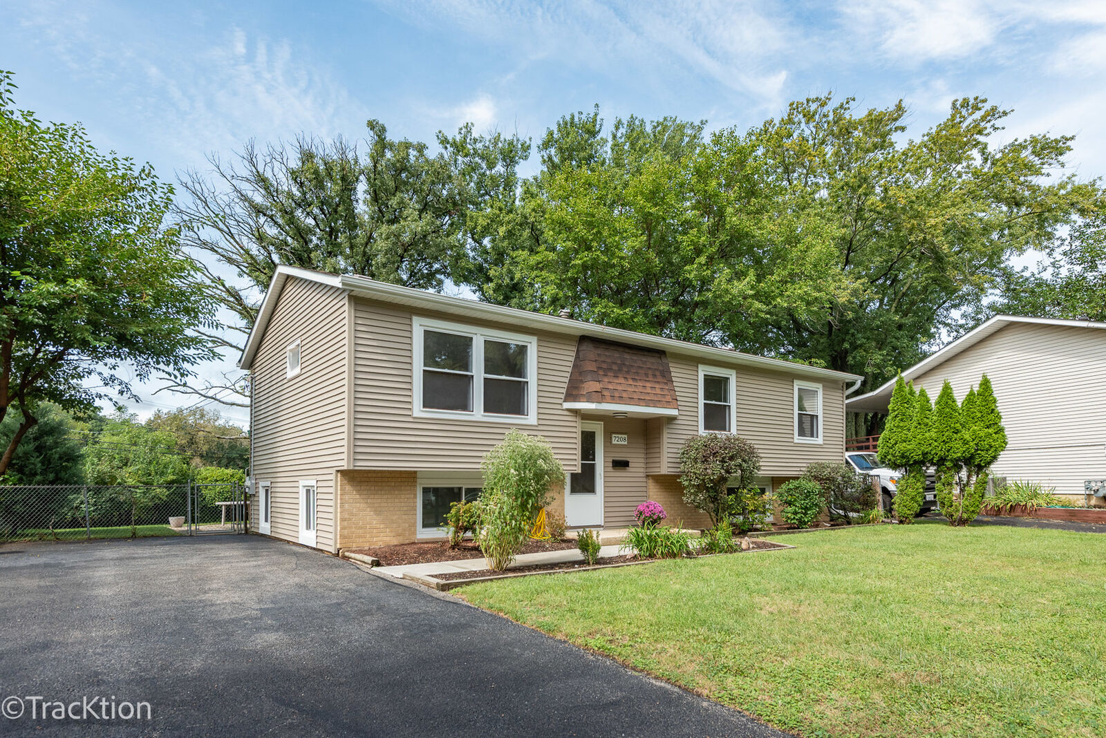 Property Photo: 7208 Sprucewood Avenue IL 60517