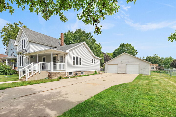 Property Photo:  724 5th Avenue  IL 61008 