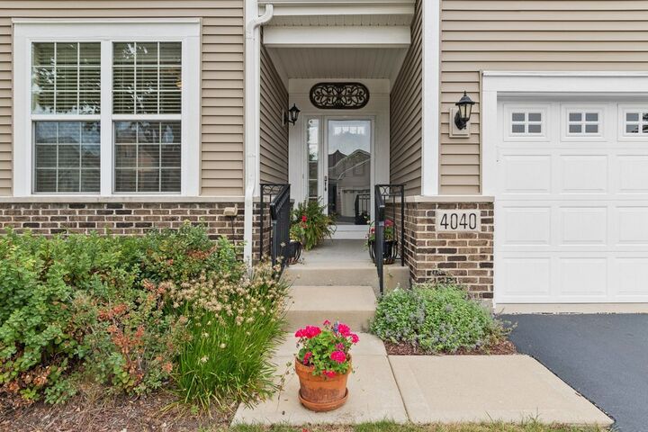 Property Photo:  4040 Chesapeake Lane  IL 60564 