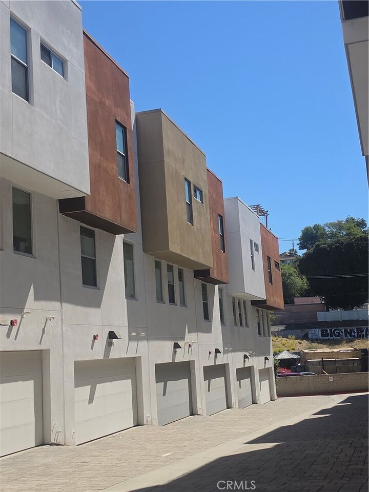 Property Photo:  2207 Selig  CA 90026 