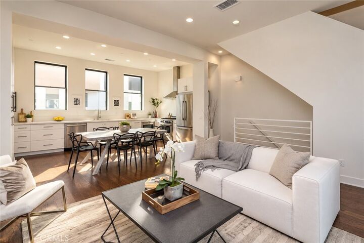 Property Photo: 2207 Selig CA 90026