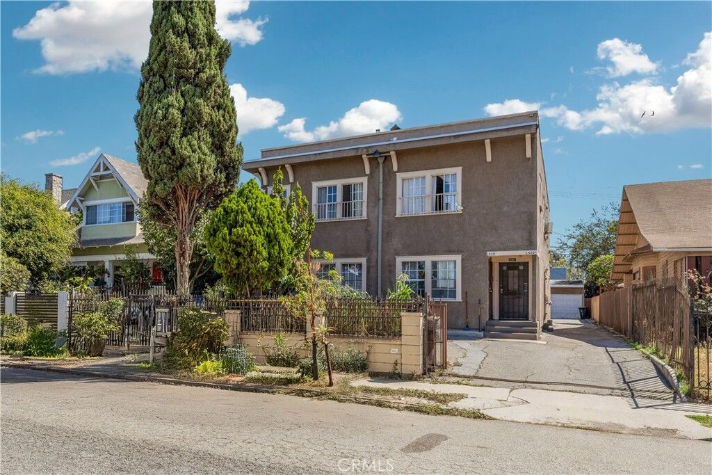 Property Photo:  1528 2nd Avenue  CA 90019 